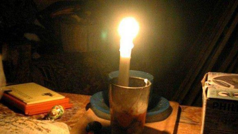 Cientos de usuarios sin luz ante el silencio de la empresa y de las autoridades