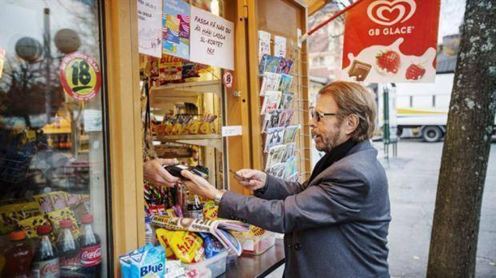 No se acepta efectivo: Suecia deja los billetes en el pasado