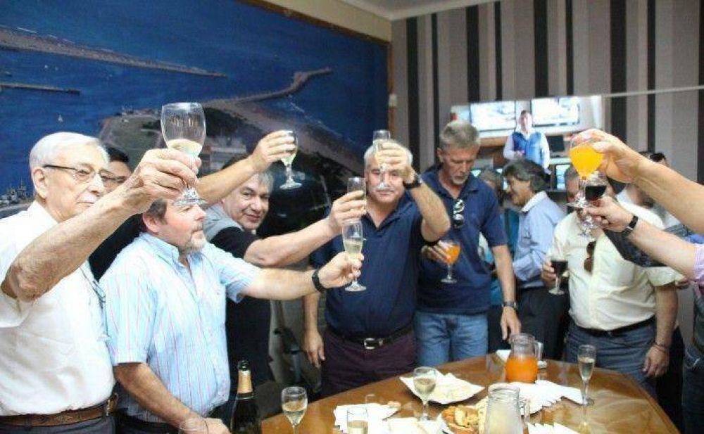 Brindis de fin de a�o en el puerto