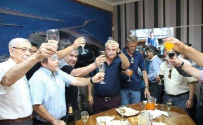 Brindis de fin de a�o en el puerto