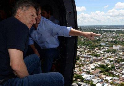 En Concordia, Macri se comprometi� a colaborar en la construcci�n de casas y elevar la Defensa Sur