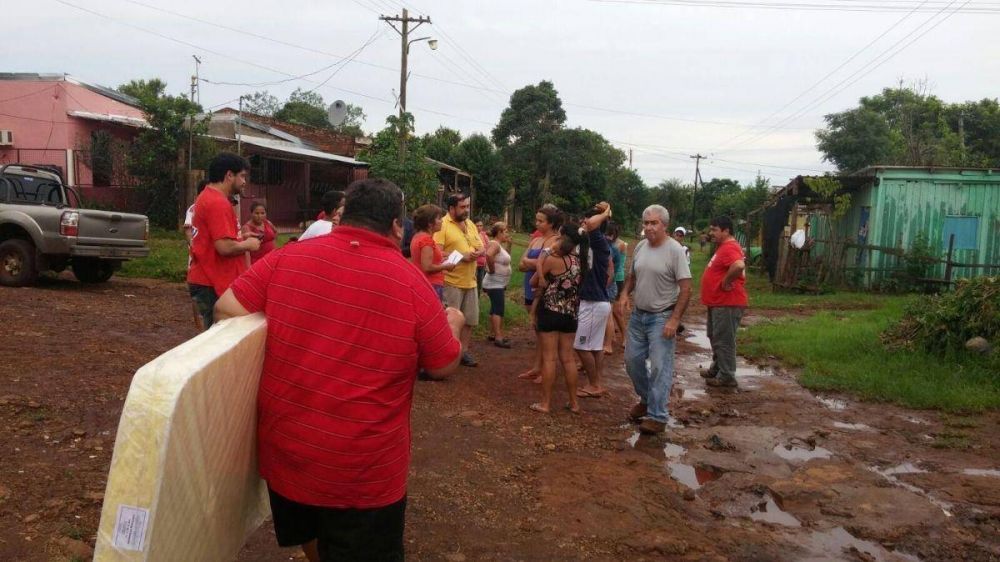 En Posadas y alrededores llovi� 80 mil�metros en dos horas: evacuaron a 64 familias