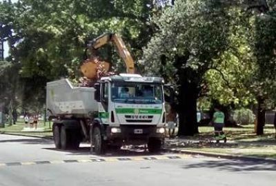 Camiones �extras� para la batalla contra la basura