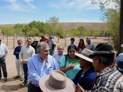 El gobernador juje�o anunci� cr�ditos del BID y de la CAF