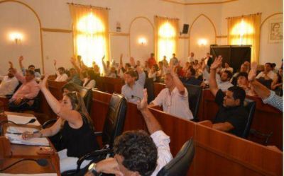 Tras un largo debate y con cambios, el Concejo aprob� la ordenanza de Trabajo Municipal