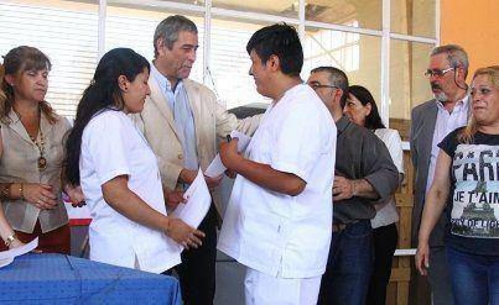 Ferraresi entreg� diplomas a m�s de 550 egresados del FINES 2