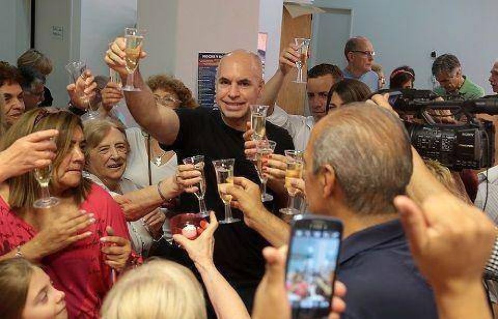 Larreta comparti� un almuerzo con abuelos y ni�os en el Centro de D�a N� 31