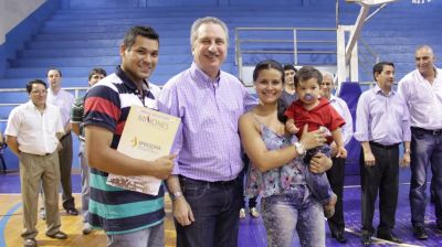 En Eldorado, el Gobierno entreg� las llaves de sus viviendas a 32 adjudicatarios del Iprodha