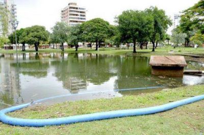 Iniciaron los trabajos para desagotar y reacondicionar el parque Camba Cu�