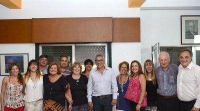 Zamora agasaj� a la Biblioteca Popular Sarmiento de Tigre