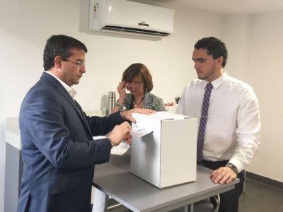   MANZUR se reuni� con CISNEROS y le orden� a Cortalezzi titularizar en la Caja a los 33 DESPEDIDOS por Alperovich 