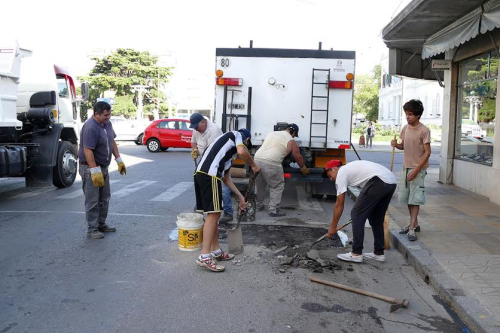 Comenz� el Plan Integral de Bacheo en diversas calles de Azul