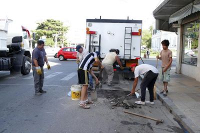 Comenz� el Plan Integral de Bacheo en diversas calles de Azul