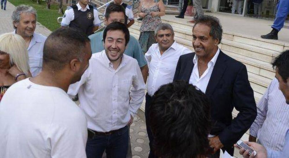Scioli de visita por el Conurbano: pas� por Malvinas Argentinas y volvi� al 