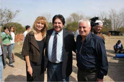 Junto al Municipio y la Fundaci�n Banco Provincia  Cientos de chicos del Sector Islas festejaron el D�a del Ni�o