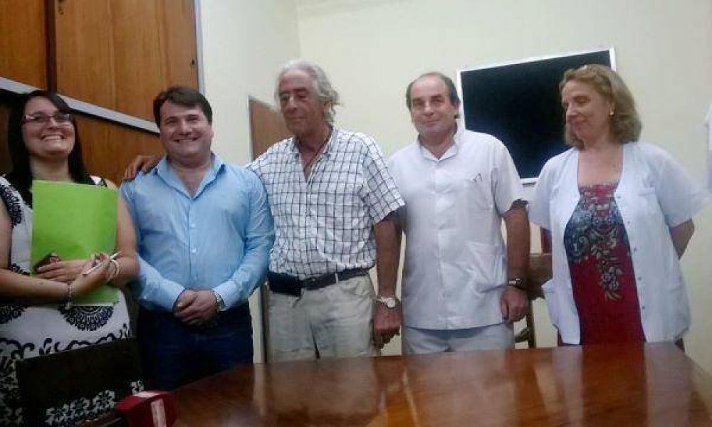 Kubar entreg� un subsidio de 100 mil pesos a la cooperadora del Hospital Vicente L�pez y Planes