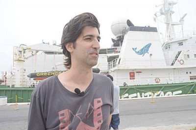 La defensa de los bosques argentinos navega a bordo del barco 