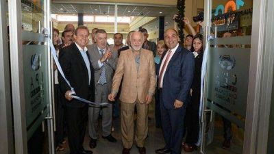 Manzur inaugur� una sucursal de la Caja Popular en Lomas de Taf�