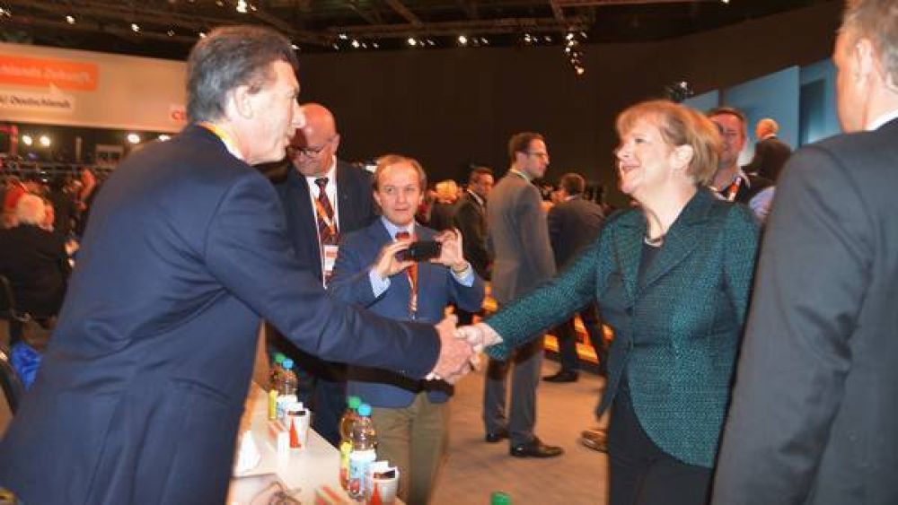Macri busca encontrarse en Davos con la canciller Merkel a solas