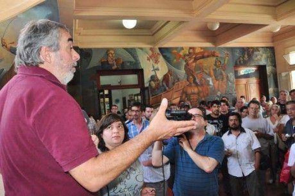 Miguel Fern�ndez ante los empleados municipales: �hay que sacar la gesti�n a la calle�