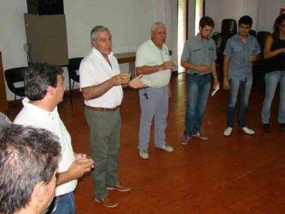 Agradecimiento de Hern�ndez, intendente de Salliquel�, a los empleados municipales