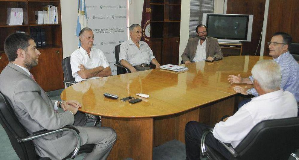 El ministro Javier Montero se interioriz� sobre la situaci�n de los consorcios de riego de la Provincia