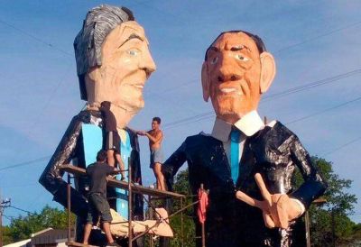 Prenden fuego mu�ecos de Cristina, Macri y Scioli en la tradicional quema