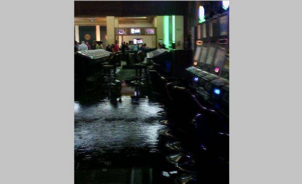 Se inund� el Casino Central y evacuaron a los apostadores de la sala de tragamonedas