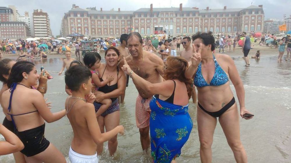 Scioli comenz� el a�o en Mar del Plata: �Mi oficina hoy es la rambla y La Bristol�