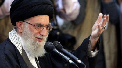 Al� Khamenei amenaz� a Arabia Saudita y dijo que sufrir� una 