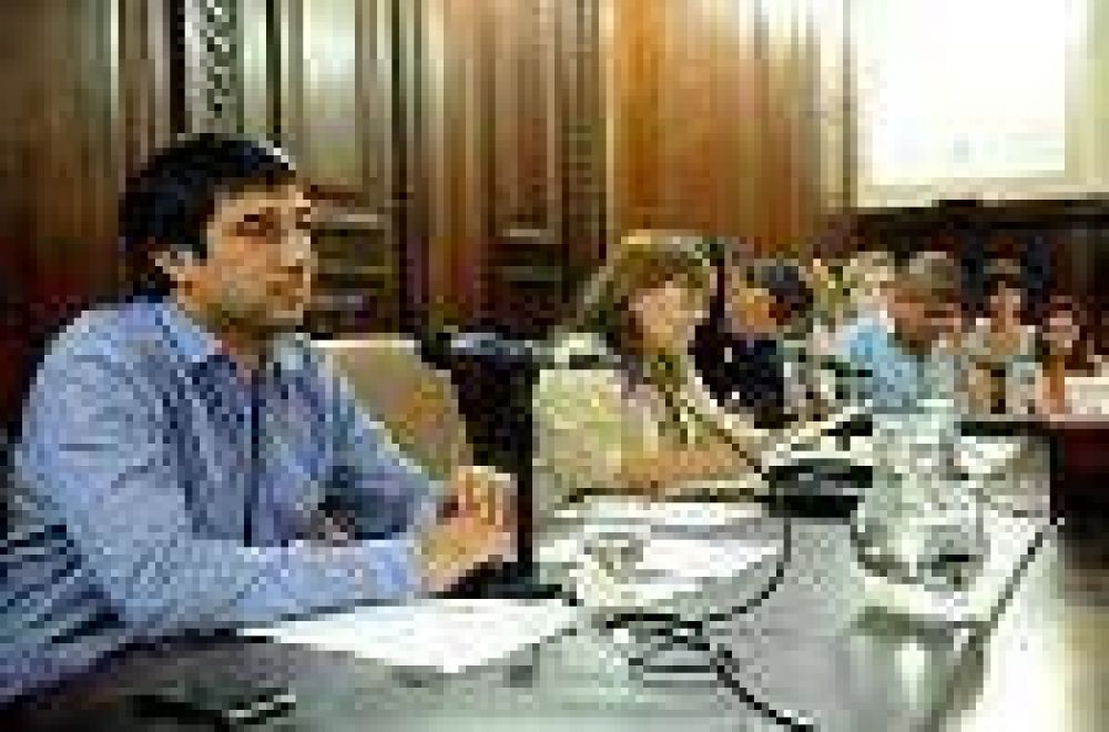 La Plata: Duro cruce de Ponce (Cambiemos) a Bruera (FpV) por Comisi�n Investigadora. 