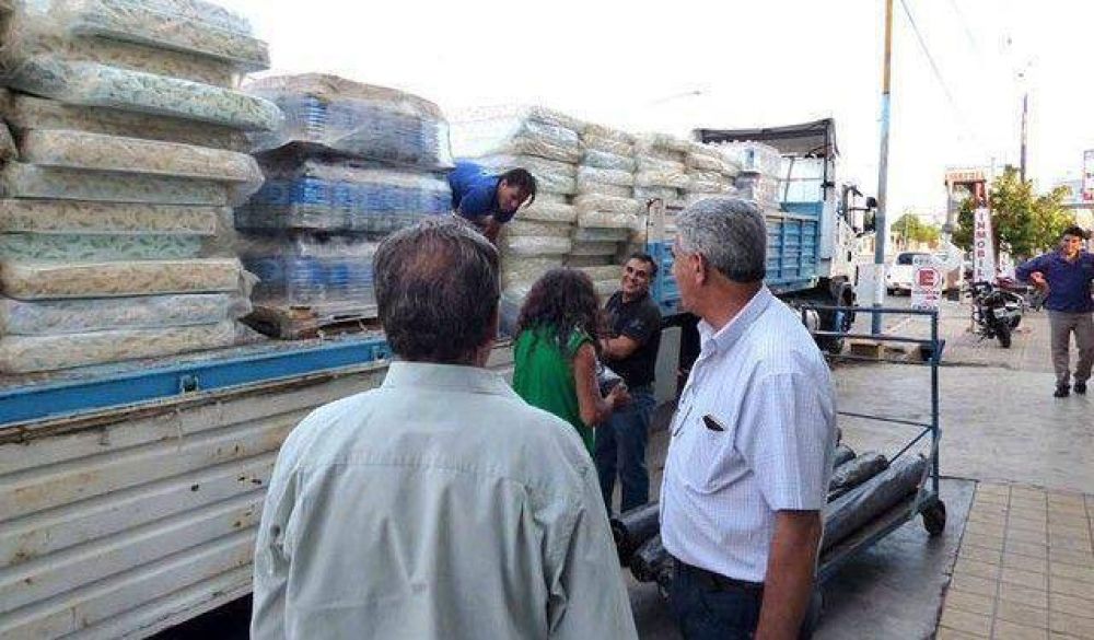 San Juan envi camiones con ayuda para los afectados del Litoral