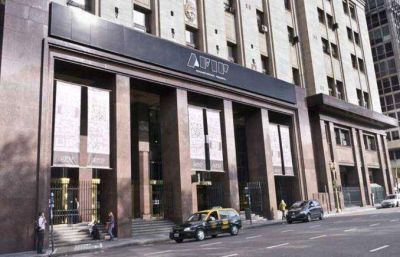 El Gobierno trabaja en modificaciones impositivas que comenzar�n por Ganancias
