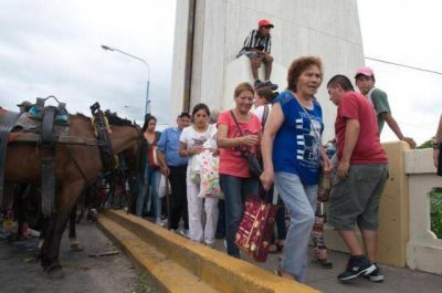 Los carreros prometen volver a cortar hoy los accesos a la capital