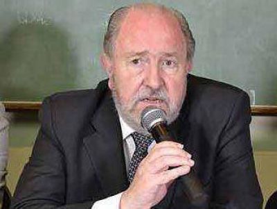 El gobernador anunci� que revocar� las comisiones de servicio a docentes