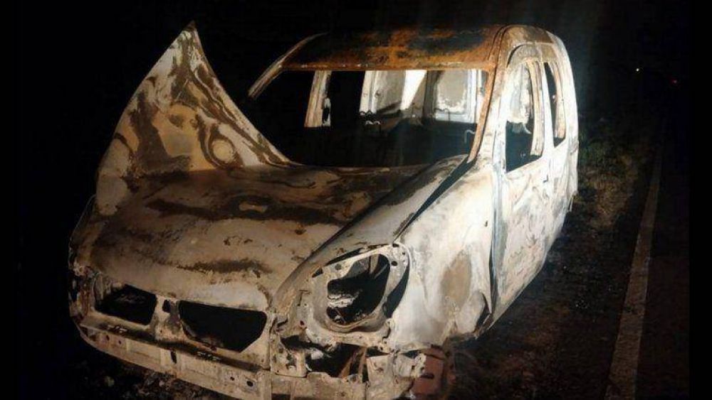 Hallaron quemada una camioneta similar a la que usaron los Lanatta y Schillaci