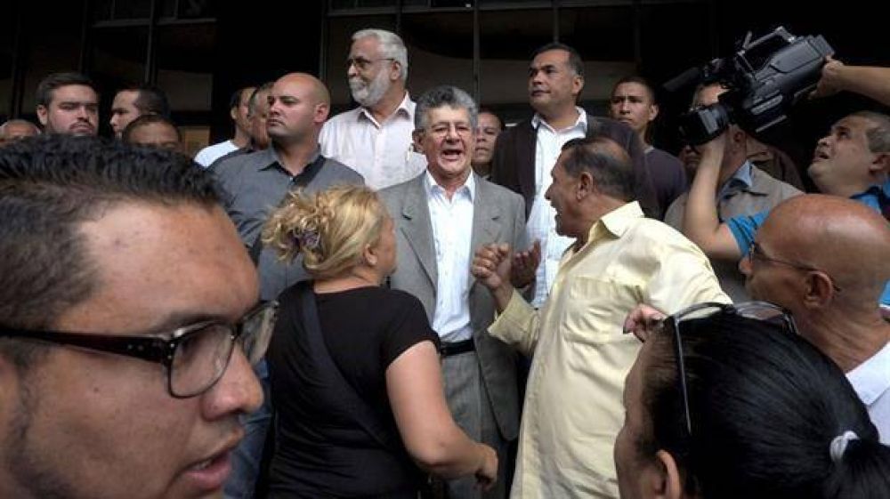 La oposici�n venezolana toma control del Congreso en medio de alta tensi�n