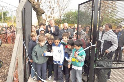 Nacin entreg material educativo digital y fue inaugurado un playn deportivo