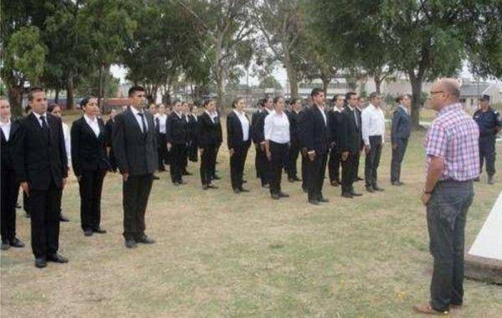 Reino puso en marcha la escuela de polic�a local