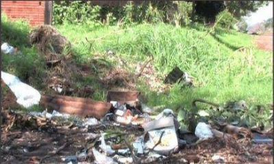 Vecinos del barrio Bicentenario denuncian que hace cuatro meses no limpian la plaza 