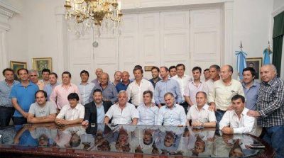 Unidos, los intendentes peronistas presionan por el presupuesto