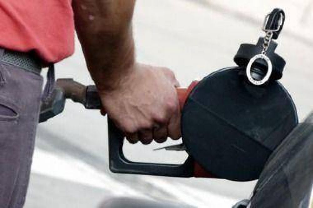 Aranguren confirm que los precios de combustibles suben un 6 por ciento