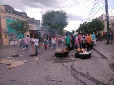 Los cruces por el traspaso de poder en Simoca se trasladaron al personal municipal
