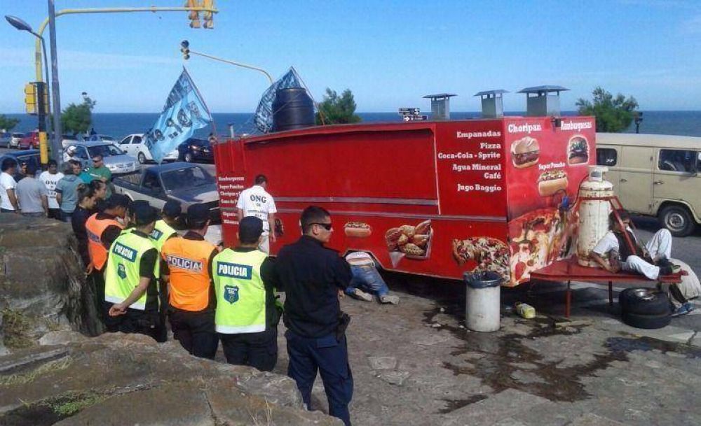 Se encaden� a su food truck para evitar que lo secuestren: se lo llevaron igual
