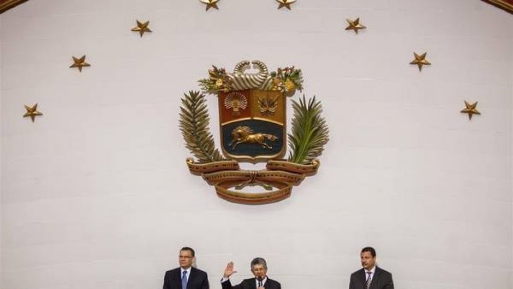 La oposicin jur en el Parlamento y prometi sacar a Maduro en 6 meses