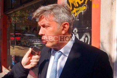 Mauricio D�Alessandro pas� por Tandil y entreg� varios subsidios
