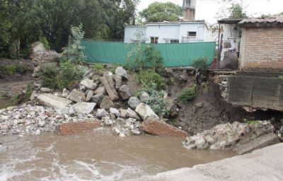 Culpan a los desmontes por crecidas en Sierras Chicas