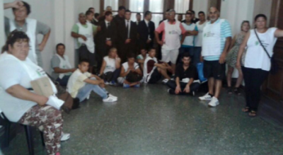 Tensi�n en la Municipalidad de La Plata: Despedidos cercaron el despacho del intendente