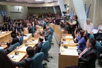 La UCR espera que en febrero sea la sesi�n extraordinaria, y negocia con el PJ y FPV