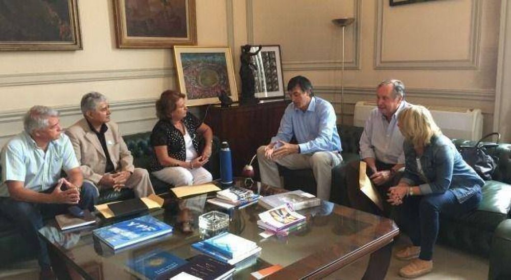 Docentes: el presupuesto �no exime� a Vidal del llamado a paritarias